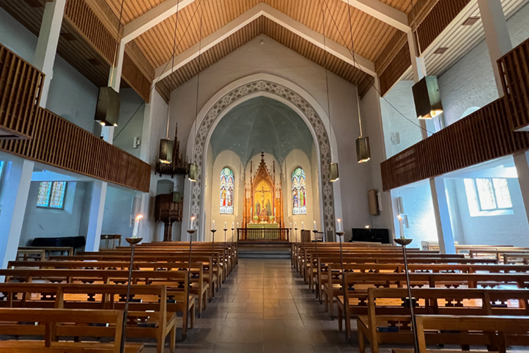 Blick in den Kirchraum der Deutschen Kirche in Helsinki.