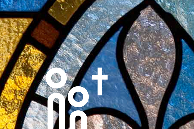Detail im Kirchenfenster der Deutschen Kirche in Helsinki.