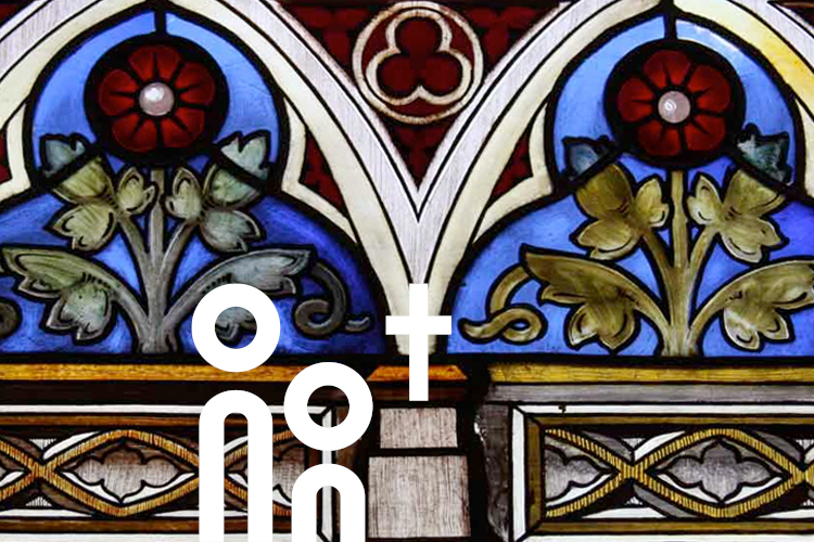 Detail im Kirchenfenster der Deutschen Kirche in Helsinki.