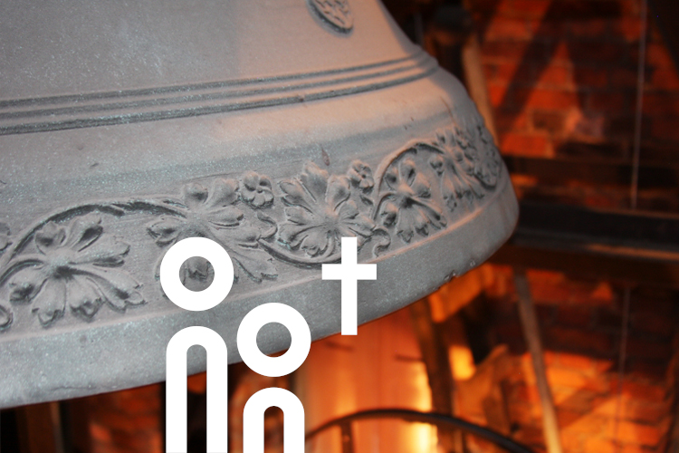 Osternacht in Helsinki Detail der großen Glocke in der Deutschen Kirche in Helsinki.