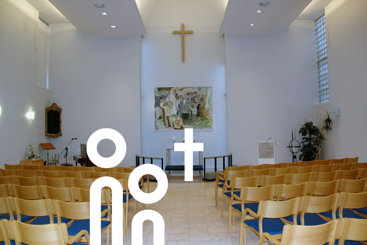 Blick auf den Altar im Mikael-sali in Kokkola.